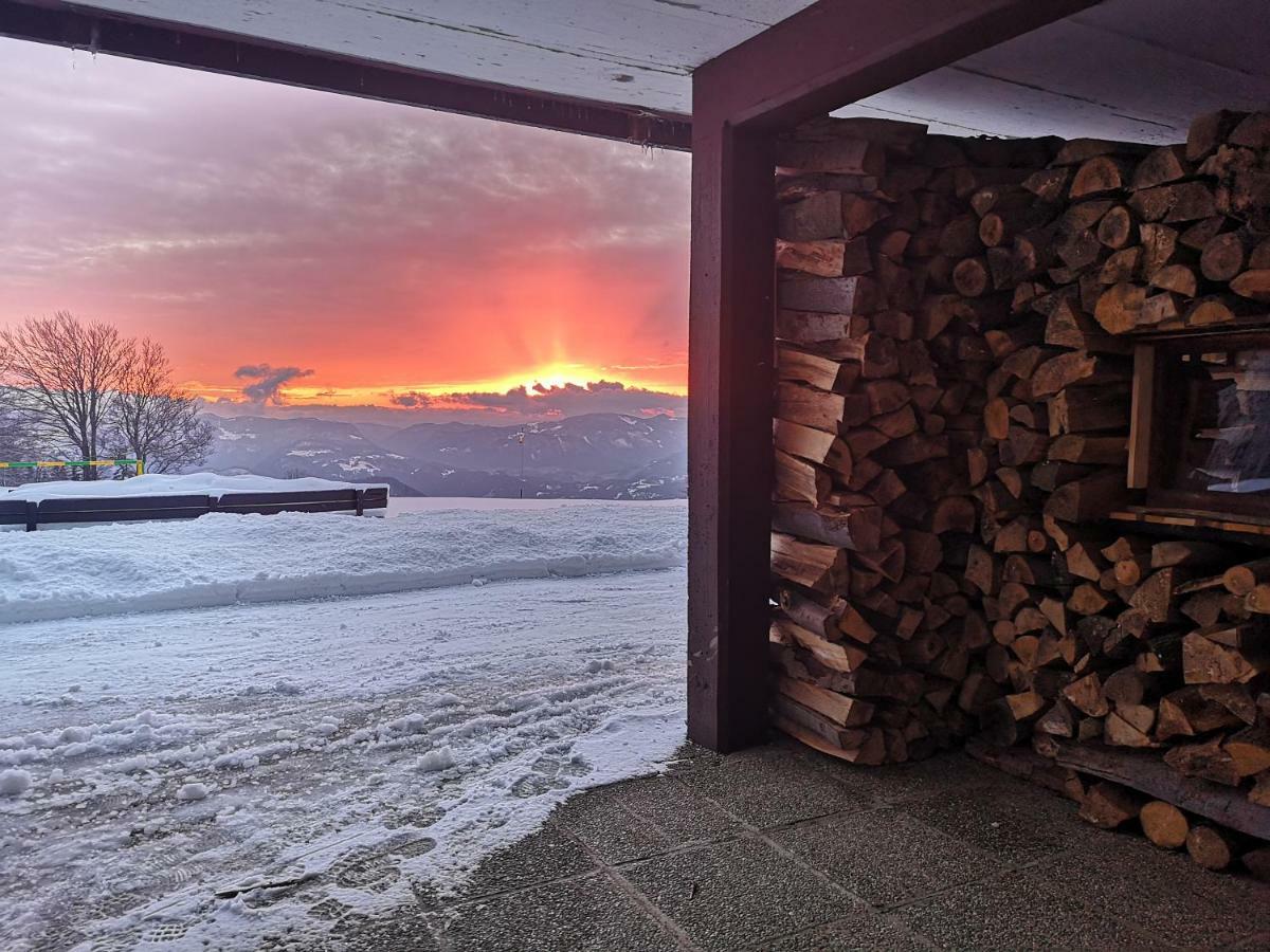 Planinski Dom Na Kalu Bed & Breakfast Dol pri Hrastniku Екстериор снимка